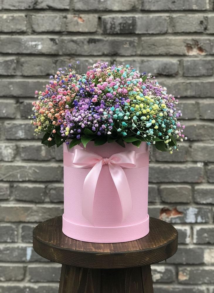 Цветочная композиция из Гипсофила и Розы в шляпной коробке в Ржаксе