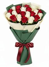 Букет Микс из красных и белых роз в Ржаксе
