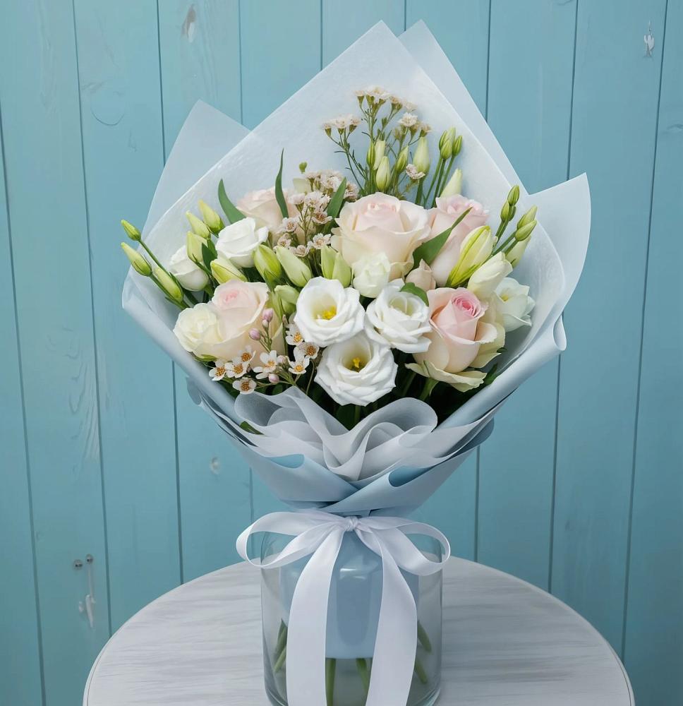 Букет цветов из: Розы и Лизиантусы в Ржаксе