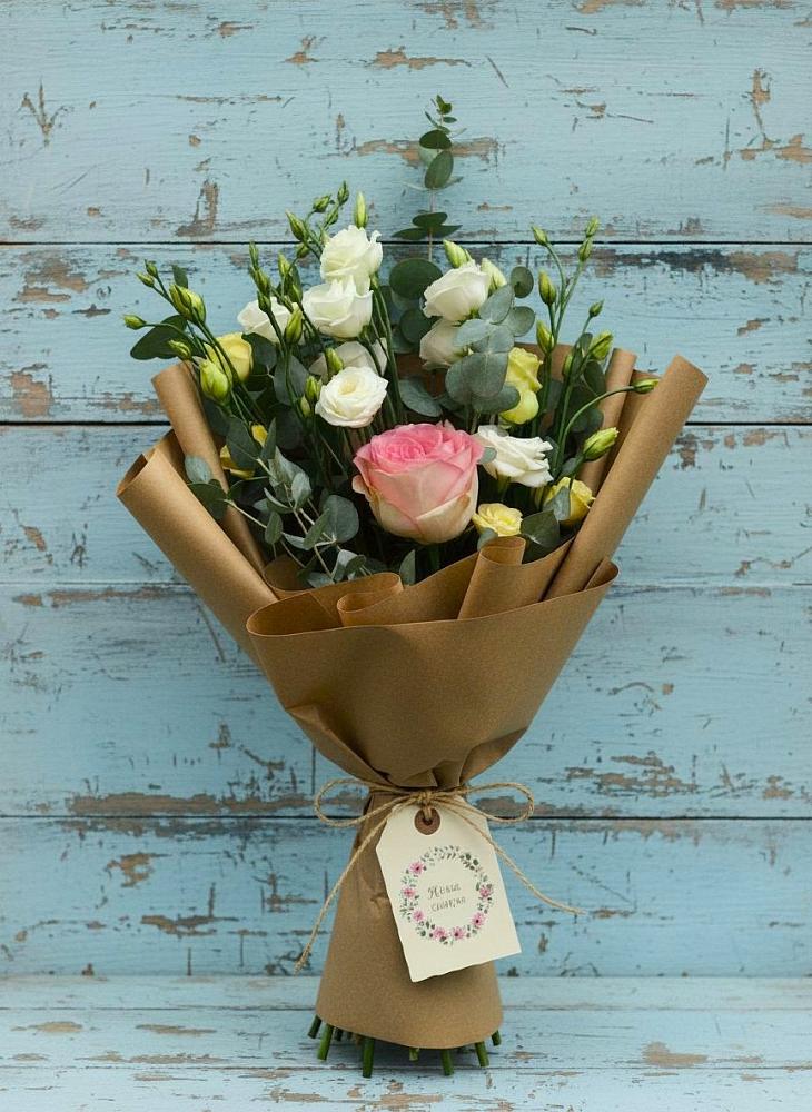 Букет цветов из: Розы и Лизиантусы в Ржаксе