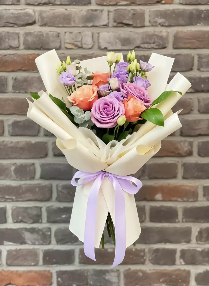 Букет цветов из: Лизиантусы и Розы в Ржаксе