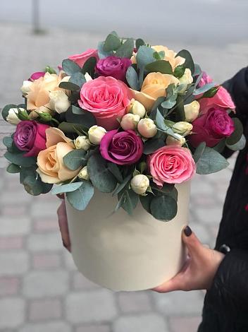 Цветочная композиция из Розы в шляпной коробке в Ржаксе