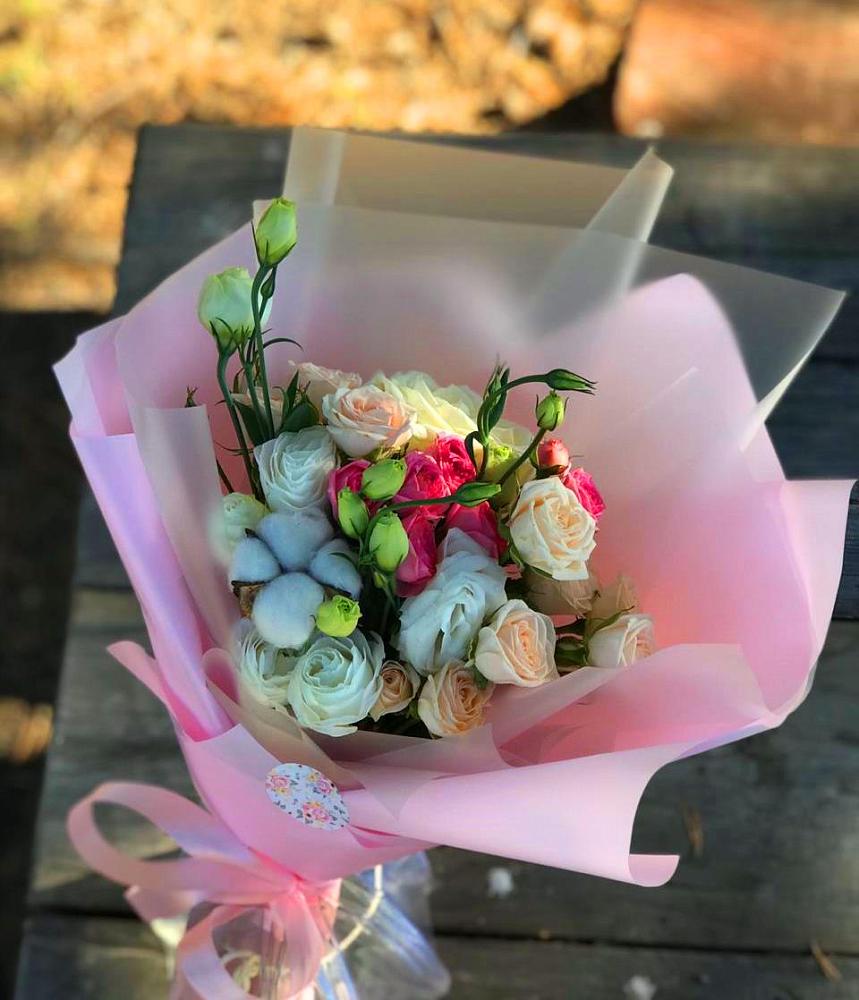 Букет цветов из: Розы и Лизиантусы в Ржаксе