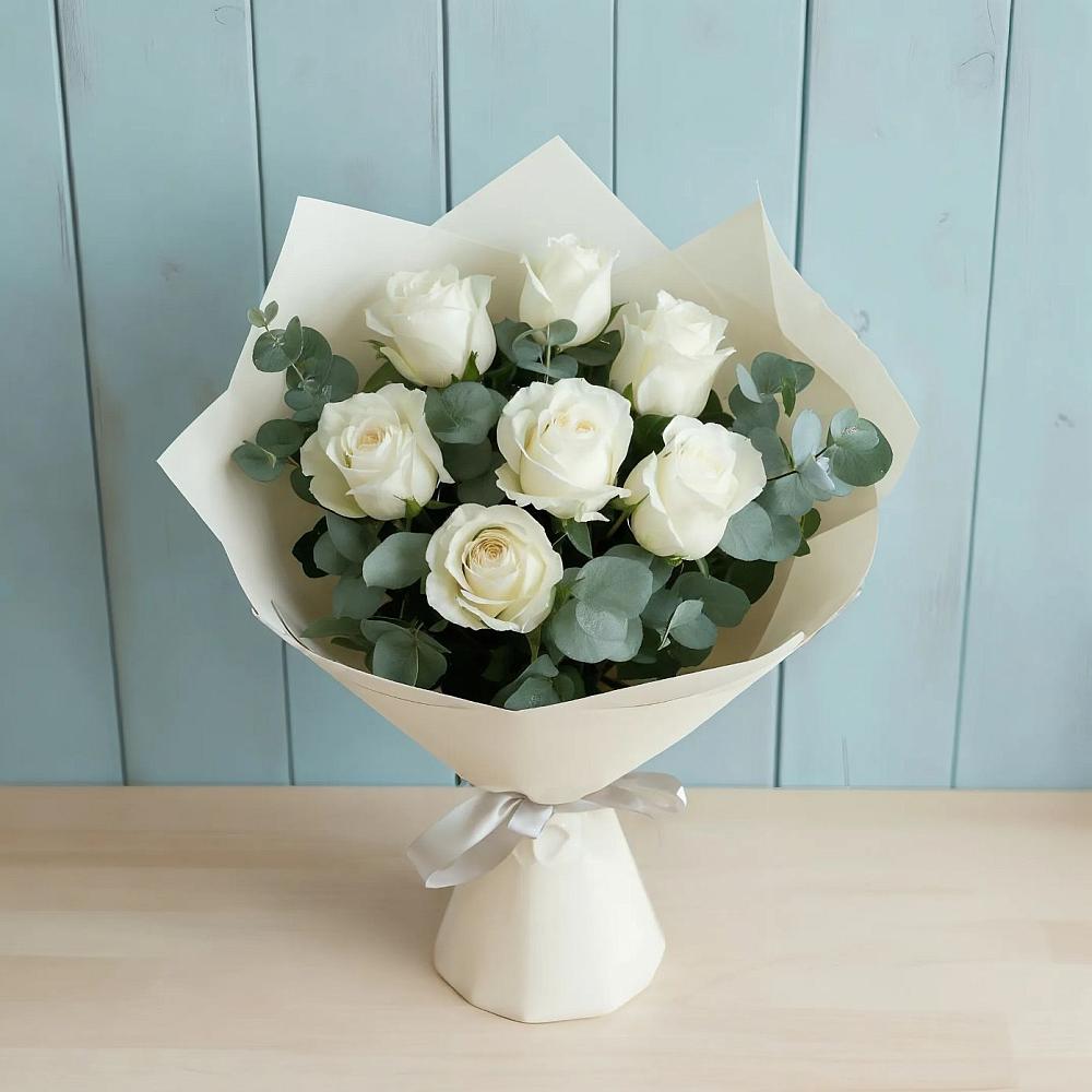 Букет Белые розы в Эвкалипте в Ржаксе