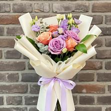 Букет цветов из:  Лизиантусы и Розы в Ржаксе