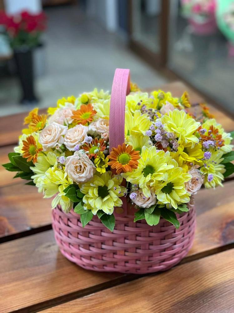 Цветочная композиция из Хризантемы и Розы в корзине в Ржаксе