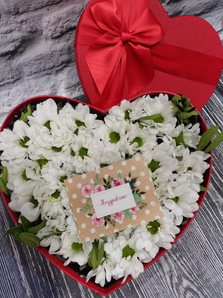 Цветочная композиция из Хризантемы в виде сердца в Ржаксе