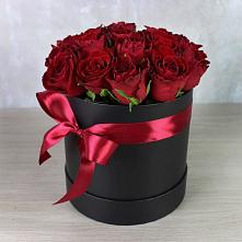 Цветочная композиция из Розы в шляпной коробке в Ржаксе