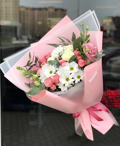 Букет цветов из: Розы, Лизиантусы и Хризантемы в Ржаксе