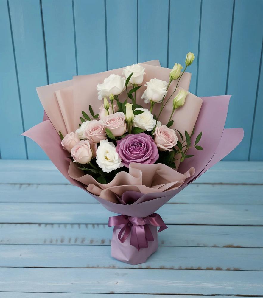 Букет цветов из: Розы и Лизиантусы в Ржаксе